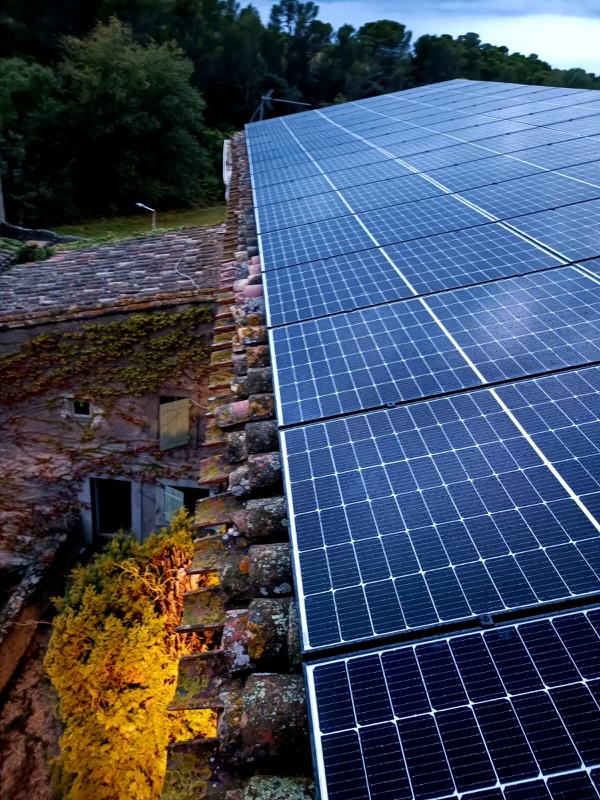 Installation de panneaux photovoltaïques à Marseillette
